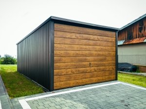 Garaż blaszany 3x5m Matowa Czerń, dąb rustykalny, brama uchylna
