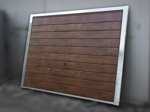 Brama garażowa uchylna Orzech 2380x2100mm - trapez szeroki poziomy