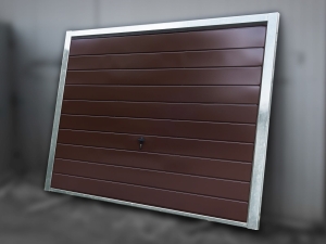 Brama garażowa uchylna Brąz (RAL8017) 2380x2100mm trapez szeroki poziomy